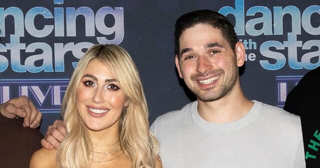 Alan Bersten sugere que ele gosta de vida com Emma Slater depois do beijo da turnê DWTS