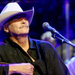 Alan Jackson diz que fez seu último show, anos depois de revelar o diagnóstico de doenças