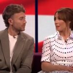 Alex Jones de um show lutou ontem à noite com lágrimas (na foto) quando o convidado leu uma carta cordial de seu pai falecido - que teve uma reviravolta