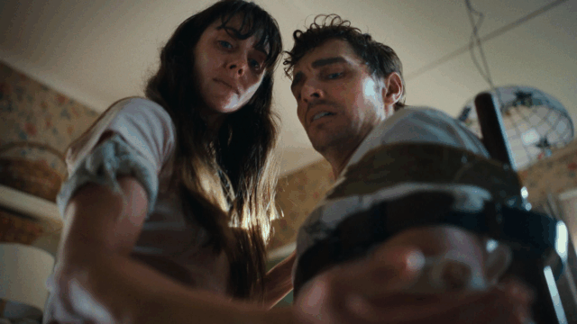 Alison Brie, Dave Franco e um trailer doentio para "Together"




