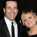 Amy Poehler se lembra do comentário de Jon Hamm que fez um momento trágico uma das risadas