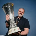 Ange PostCoglou é um treinador carismático, talentoso e principalmente agradável banhado à luz do sol que vem com algo para ganhar
