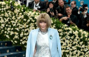 Anna Wintour Sparks teme que ela tenha seu “pobre trainee” e “atirar em toda a equipe de estilo” quando os fãs do Orlov gravarem pontos vermelhos suspeitos em sua gala de gala Os fãs expressaram suas preocupações com a equipe de estilo Anna Wintour quando notaram uma mancha vermelha na segunda -feira em 2025 Met Gala.