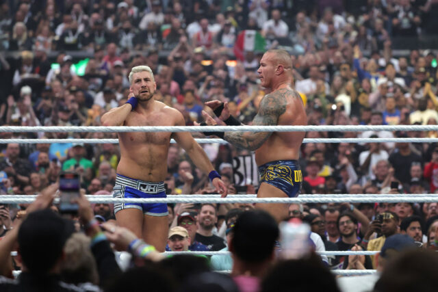 Antigo campeão furioso de TNA dos tuts do título mundial da WWE Superstar

