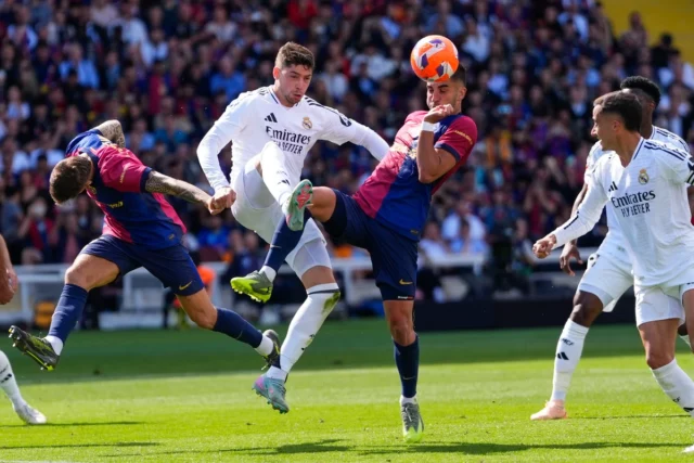 Após 14 minutos, o Barcelona estava nas pranchas. Ele se levantou e nocauteou o Real Madrid



