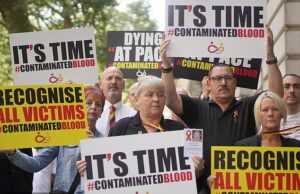Após um atraso, as vítimas do escândalo de sangue estão “assustadas” que não viverão para obter uma compensação de 11,8 bilhões Os guerreiros do sangue infectados estão se reunindo para protestar em Westminster, 26 de julho de 2023
