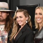 Miley Cyrus comenta publicamente sobre suas relações com seus pais.