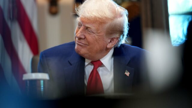 As ações da Netflix e da Disney caem depois que Trump anuncia 100% de tarifas em filmes estrangeiros




