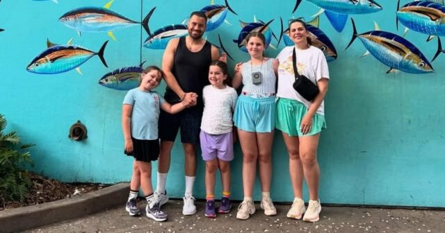 As aventuras de Hillary Scott de Lady A com sua família no SeaWorld Orlando

