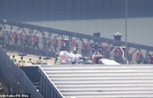 As doses anuais da Lei das Foluciosas para os Refugiados atingirão 1 bilhão de GBP após um aumento de um terço por ano, o que levou a pedidos para a Grã -Bretanha deixar o Tratado de Direitos Humanos No início desta semana, os migrantes sairão da embarcação das forças fronteiriças em Dover