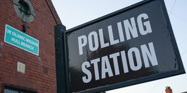 As eleições locais ao vivo: as reformas apontarão tratarão grandes golpes para Keir Starmer, enquanto os eleitores vão para pesquisas em toda a Inglaterra no Conselho, Runcorn & Helsby e eleições de prefeito



