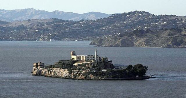 As perguntas dos turistas sobre o porquê e como Trump quer abrir o Alcatraz cair.



