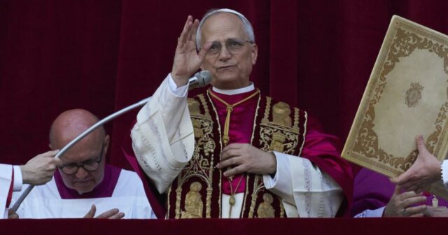 As postagens do novo papa nas mídias sociais sugerem desacordo com o governo Trump



