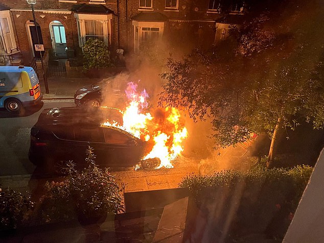 "As referências russas aos ataques ao incêndio criminoso de Starmer" No início deste mês, duas propriedades e um carro foram atingidos, enquanto a polícia culpou três homens por ataques.