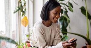 As tecnologias Talkspace e Bark se juntam às forças para monitorar a atividade on -line das crianças


