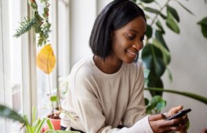 Talkspace e Bark Technologies para fazer parceria para apoio à saúde mental em famílias As tecnologias Talkspace e Bark se juntam às forças para monitorar a atividade on -line das crianças