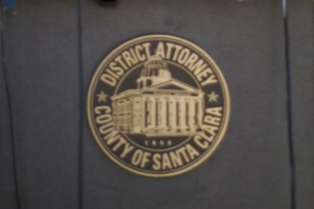 O distrito do distrito de Santa Clara publicou esta imagem gerada pela IA de Vivian Moss, que é baseada em fotos de família. (Gabinete do Promotor Distrital de Santa Clara)
