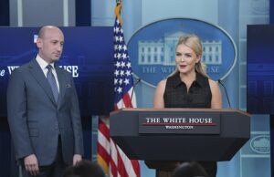 Ataque de leavitt de Karoline a Kamala após vídeos virais de discursos de Cringe e Bizarre Anti-Trump definem a Internet A secretária de imprensa da Casa Branca, Karoline Leavitt, com o vice -chefe de gabinete da Casa Branca, Stephen Miller, fala durante um briefing da imprensa na Casa Branca,