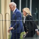 O ex -presidente Joe Biden, com sua esposa Jill Biden, vai para St. Joseph na Igreja Católica de Brandywine para serviços que marcam o aniversário da morte de Beau Bid