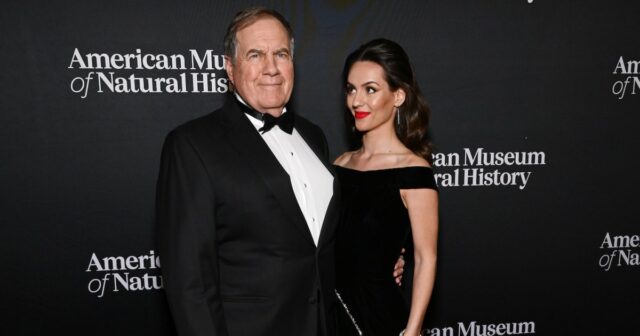 GetTyimages-2204050768 Bill Belichick e Jordon Hudson