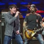 Brad Arnold, cantor e guitarrista de 3 portas para baixo, é diagnosticado com câncer no estágio 4. Cancela sua turnê porque ele não tem medo.
