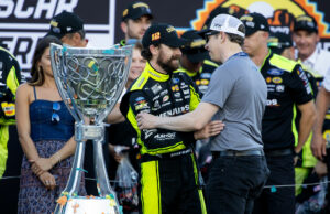 Brad Keselowski, Toni Breididenceger, entre os motoristas da estrela para ajudar Ryan Bleney no caso nobre fechado