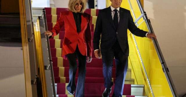 Brigitte Macron se moveu diante do presidente francês? O que saber sobre o momento deles no avião

