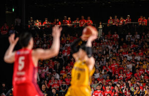 Bustos de basquete estão ameaçando o ambicioso sonho de argola do Japão Japão B. League Basketball Game