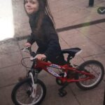 Noah Beetham, de Keighley, West Yorkshire, é descrito como cabelos longos e o viu pela última vez vestindo touros pretos de Chicago com calças cinza