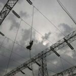 Cannes, partes do sul da França sofrem de uma grande queda de energia, a sonda corre