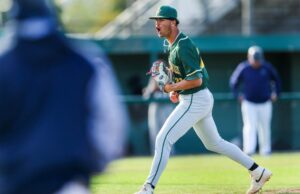 Castro Valley lidera a liga depois de derrotar o Encinal Castro Valley lidera a liga depois de derrotar o Encinal