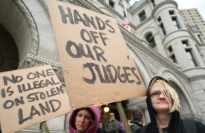 Chemerinsky diz que Trump quer derrubar o judiciário, que é a última linha de defesa para a república Chemerinsky diz que Trump quer derrubar o judiciário, que é a última linha de defesa para a república