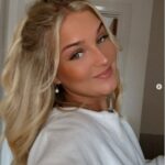 A encantadora nova fazenda de Jeremy Clarkson foi revelada como um Harriet Cowan, de 24 anos.