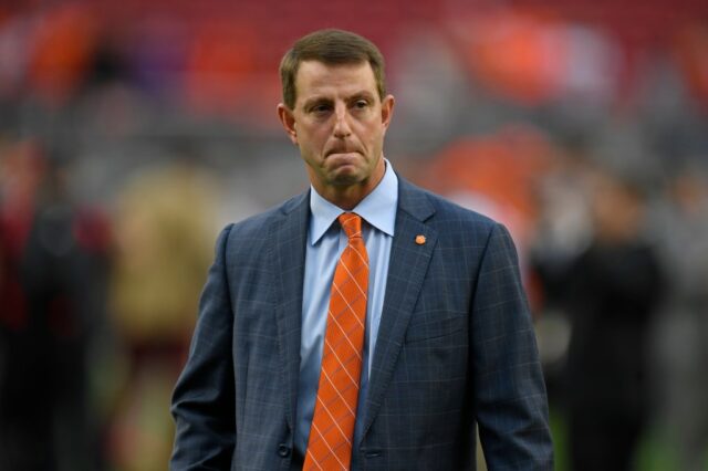 Clemson lidera o pacote, seguido pelo Texas, Penn State e Texas. O estado de Ohio cai, enquanto a Flórida nasce.




