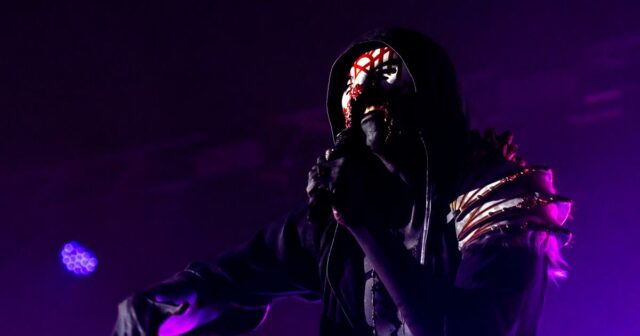 Com "mesmo em Arcadia", o token do sono decifra o código de metal na era da transmissão?

