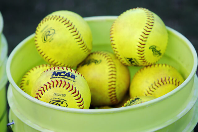 Como assistir Oregon vs UCLA: College College Douppball TV College Siege, canal de TV


