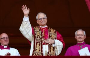 Ao manter as tradições perdidas, o primeiro discurso do Papa Leo Xiv atrai paralelos com a papação dos Francisco. Conheça o Papa Leo XIV, o primeiro papa eleito na América