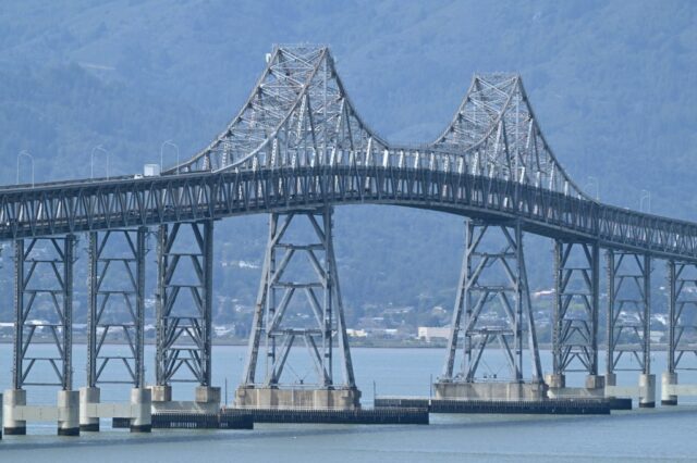 Crash de vários veículos fecha todos os caminhos a oeste de Richmond-San Rafael Bridge


