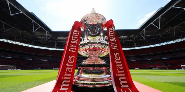 Crystal Palace vs Manchester City - FA Cup final: Pontuação ao vivo, mensagens de equipe e atualizações como: Pep Guardiola toma duas decisões de choque com sua equipe

