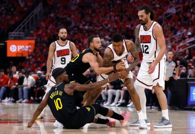 Curry, Butler e Green brilham quando os Warriors derrotam foguetes no jogo 7.



