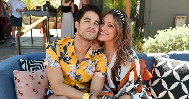 Darren Criss diz que o 8 show da Broadway Week é a parte mais fácil do meu dia no levantamento das 2 crianças menores de 3 anos