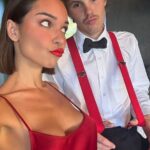 David Beckham iniciou suas enormes celebrações do 50º aniversário na noite de quarta -feira, quando deu uma festa da família selvagem em sua rica casa de 10 milhões de GBP Cotswold; Na foto do filho de Cruz e da namorada Jackie Apostil