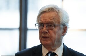 David Davis: O caso de Lucy Letby é uma bagunça – a justiça não pode mais ser adiada. Não tive problemas com a difamação de Lucy Letby na imprensa e pensei que toda a minha vida na prisão era o castigo que ela merecia - então li um artigo com 13.000 palavras na revista New Yorker, que levantou sérias preocupações sobre o processo judicial inteligente, escreve David David David Davis MP MP