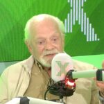 David Jason enviou fãs à loucura quando ele inesperadamente revisou seu papel Derek 'Del Boy' Trotter no show Chris Moyles da Radio X na quinta -feira
