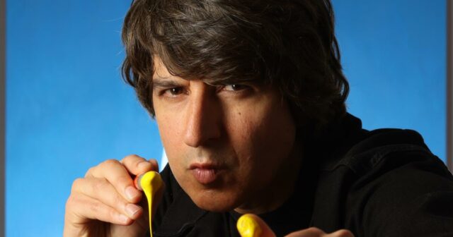 Demetri Martin trouxe arte visual para o stand-up. A comédia pode trazer para o mundo da arte?

