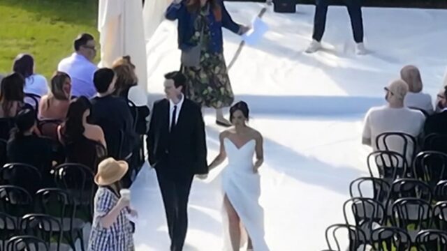 Demi Lovaian caminha o visualizador de casamento por vídeo 052525_DEMI_LOVTO_KAL