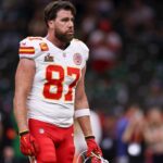Taylor Swift e Travis Kelce viam