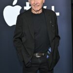 Harrison Ford comemorou seu novo traje Michael J. Fox enquanto participava no domingo para encolher o evento FYC em Los Angeles