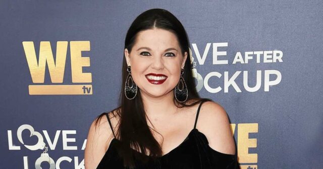 Dentro do relacionamento separado de Amy Duggar com sua família Dentro do relacionamento separado de Amy Duggar com sua família e primos