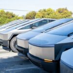 Dezenas de Tesla Cybertrucks não vendidos estão se acumulando no estacionamento de Detroit